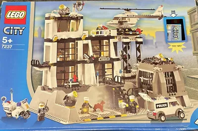 LEGO CITY 7237 - Police Station • $525