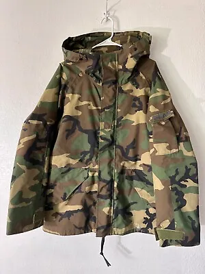 VTG US Military Jacket Mens Med Green Camo Cold Weather Parka Army USA Hooded • $54.99