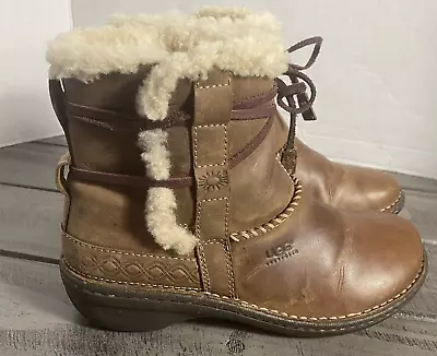 Womens 7 M Ugg Australia 5136 Cove La Jolla Toast Brown Shearling Fur Ankle Boot • $29.99