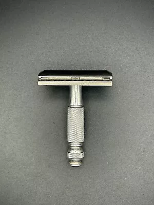 1968 N2 Mini Gillette Travel Safety Razor. • $5.99