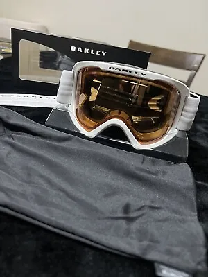 Oakley Ski Snow Goggles White & Orange  Size M Unisex • $39.99