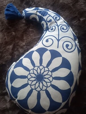 £5.99 • Buy IKEA Blue & White Teardrop Cushion