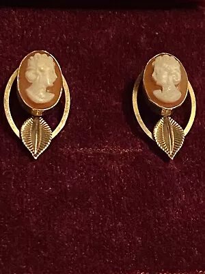 Vintage Van Dell 12kt GF Leaf Framed Cameo Screwback Earrings • $35