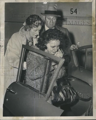 $10 • Buy 1960 Press Photo Officer Alice Cullen Leads Barbara Buck After Murder Confession