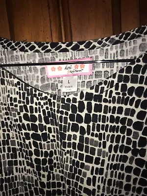 Koi Gorgeous Geo Design Nursing Uniform Sz L • $8.42