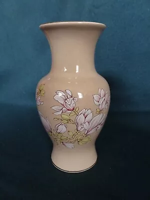 Sadler Vase - Magnolia • £3.50