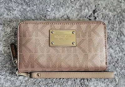 Michael Kors Wristlet Clutch Wallet Light Pink Jet Set Gold Tone Hardware  • $24.99