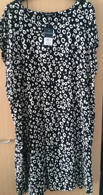 £8 • Buy 🌟New🌟Peacocks Dress Size 20