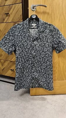 £30 • Buy Reiss Men Short Sleeve Holiday Shirt  Medium