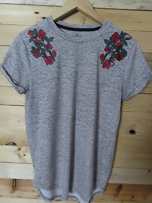 HOLLISTER Printed Roses Mans/ Boys T-shirt  Size XS • £2