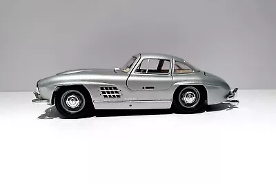 Bburago 1954 Mercedes-Benz 300 SL Gull Wing Silver 1:18 Scale Diecast • $39.95