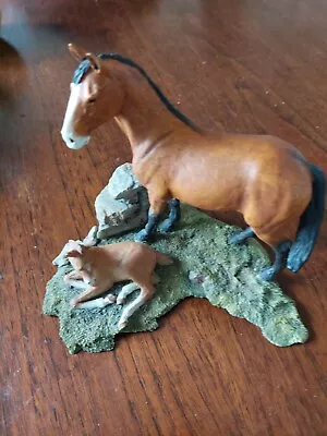 Sherratt And Simpson Horses - Bay Mare And Foal Figurine - 55298 • £5