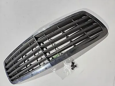 FRONT UPPER GRILLE 2003 MERCEDES E320 Fits 2003-2006 W211 OEM A211 880 03 83 • $55.44