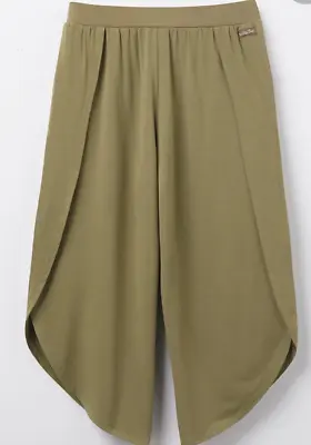 NWT Matilda Jane Women's Spring Things Capri Pants Size Medium Olive • $54.95