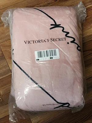 $35.95 • Buy NEW Victoria's Secret Pink 50 X 60 Black Script Fleece Cozy Plush Blanket Throw