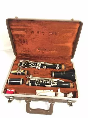 Buescher Aristocrat Student Clarinet With Hard Case • $145.60