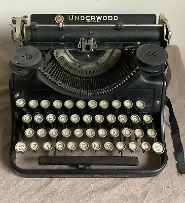 Vintage Underwood Typewriter • £78