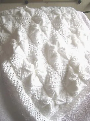 A Lovely NEW Hand Knitted Baby Blanket . WHITE   • £25