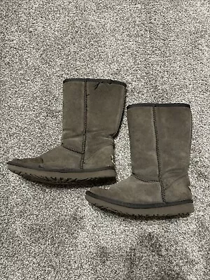 UGG Boots Womens Size 7 Classic Gray Suede Sheepskin Pull On Boots  F19010D • $24.99