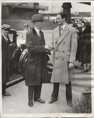 1932 Press Photo HoFer Connie Mack & Son Connie Mack Jr At Philadelphia Station • $19.99