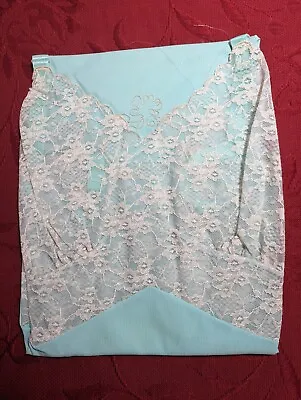 GORGEOUS VINTAGE 1960s NYLON FULL SLIP LACY MOVIE STAR NIP 34 • $15