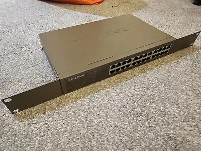 TP-LINK TLSG1024D 24-Port Gigabit Desktop Rackmount Switch • £25