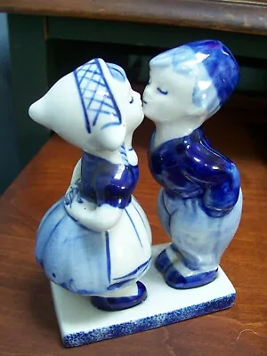 £5.99 • Buy Delft Dutch Boy & Girl Kissing Vintage Figurine.Hand Painted. Delft,s Blue