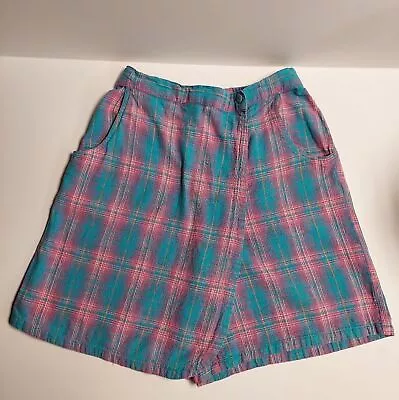 90's Vintage Women's High Waisted Hi Rise Skort Shorts. • $20