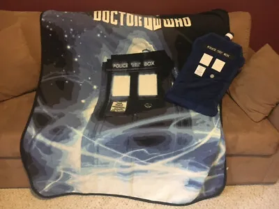 $55 • Buy Dr. WHO Gift Pack Includes Fleece Tardis Blanket, Pillow And Mini 3D Key Chain.
