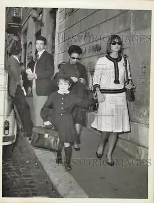 1963 Press Photo Actress Elsa Martinelli & Daughter Christina Walking To School • $15.88