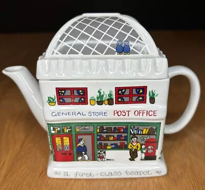 WADE / ENGLISH LIFE TEAPOTS / POST OFFICE - Barry Smith - Barbara Wootton • £10.50