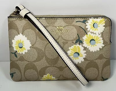 Coach Signature C Corner Zip Wristlet Wallet Daisy Floral Print Canvas Khaki 6” • $39.99