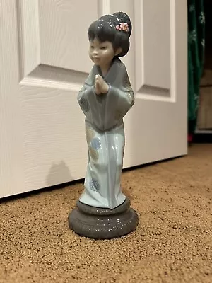 LLADRO 4989 SAYONARA Bowing Geisha Girl 10-3/4  Porcelain Figurine - SPAIN • $55