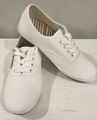 TAOS Guest Star White Women's Size 9 NEW • $36