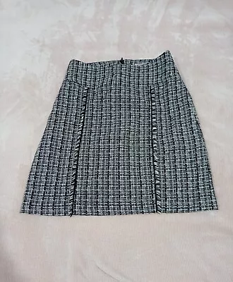 Review Black And White Skirt - Size 6 • $20