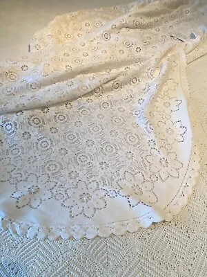 Off White All Over Machine Lace Floral Cotton Bedspread 88  W X 84  L    • £50