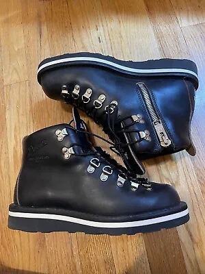 Mastermind Danner Boots Size 6 • $250