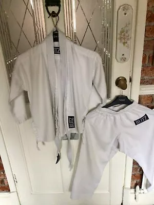 Kids Unisex Karate Suit Age 5/6 Years Includes White Belt Excellent Condition  • £10