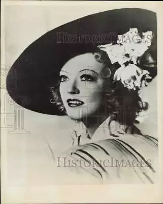 1944 Press Photo Actress Marion Davies Companion To Publisher Randolph Hearst • $19.88