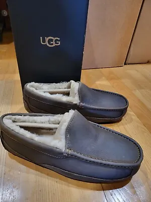 UGG Men's Ascot Tea Leather Sheepskin Loafer Slippers Style Size 7 Wide • $94