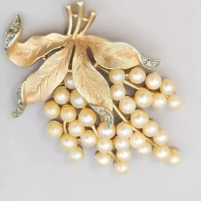 Crown Trifari Gold Tone Brooch Vintage Grapes Pearl Rhinestone Under The Sea • $135