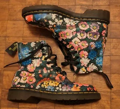 $299.99 • Buy RaRe DR MARTENS FLORAL BOOTS FLOWER POWER SIENNA US 7 Pascal
