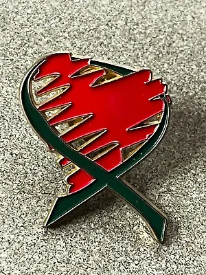 Small Red Enamel Splash W Green Abstract Heart Outline Goldtone Lapel Or Hat Pin • $9.99
