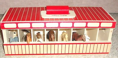 Melissa & Doug Horse Stable With Horses • $12.99