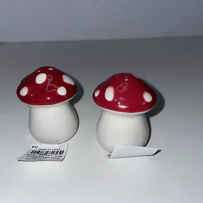 Salt And Pepper Shakers Mushrooms 🍄  • $7.99