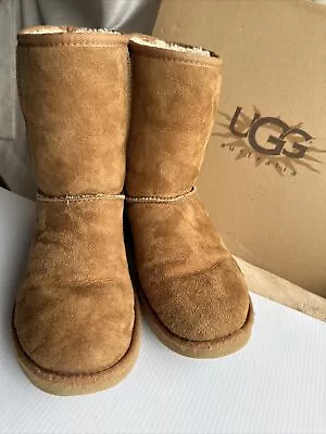 UGG Size W7 Womens Classic Short BRN Chestnut Leather Sheepskin Ankle Boots 5825 • $25