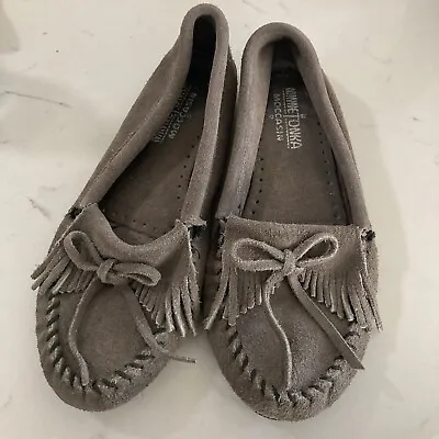 MINNETONKA Gray Suede Leather Kilty Hard Sole Moccasins Size 7 1/2 • $12.50