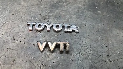 2003 TOYOTA CELICA 1.8VVT-I 3DR REAR TAILGATE TOYOTA VVTi BADGE LOGO EMBLEM • $18.64