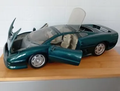 1/18 Jaguar Xj220 Flawed Please Read  • £10