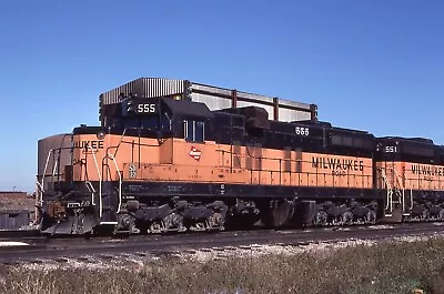 B: Orig Slide MILW Milwaukee Road SD10 #555 - Bensenville IL 1985 W/Square Cab • $8.55